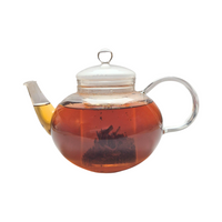 Teekanne aus Glas mit flüssigem Rhabarber Mango Dattel Rooibos Tee