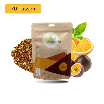 Der Geheimtipp Obstkorb Tee Verpackung aus Papier mit losem Orange Maracuja Rooibos Tee im Hintergrund