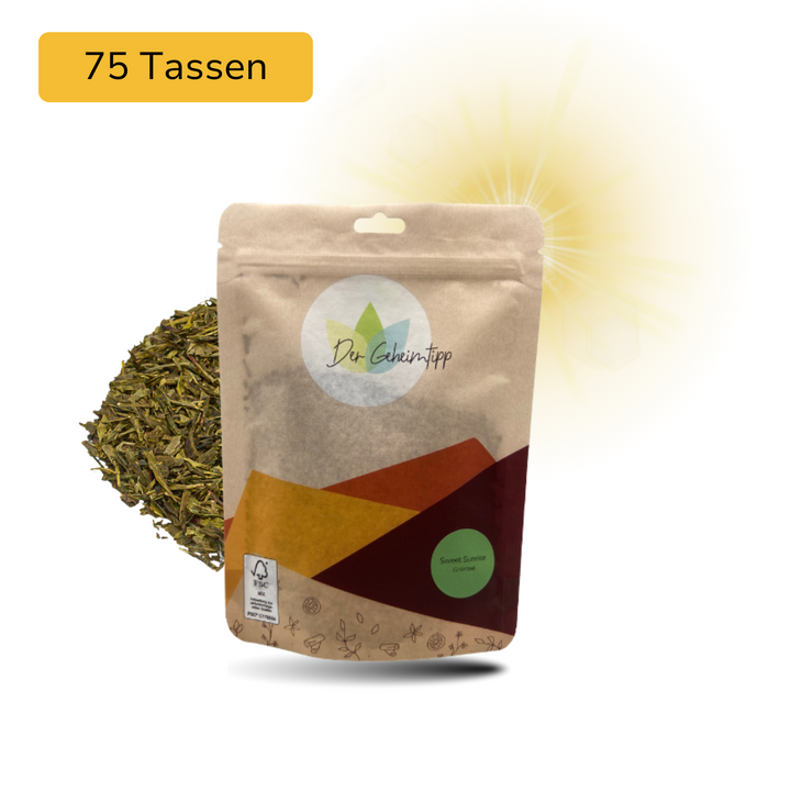 Der Geheimtipp Sweet Sunrise Tee Verpackung aus Papier mit losem Sencha Grüntee im Hintergrund